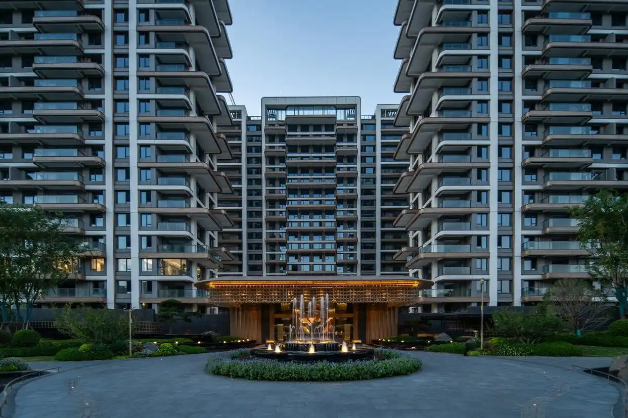 1766025452448345.png 2.webp.png